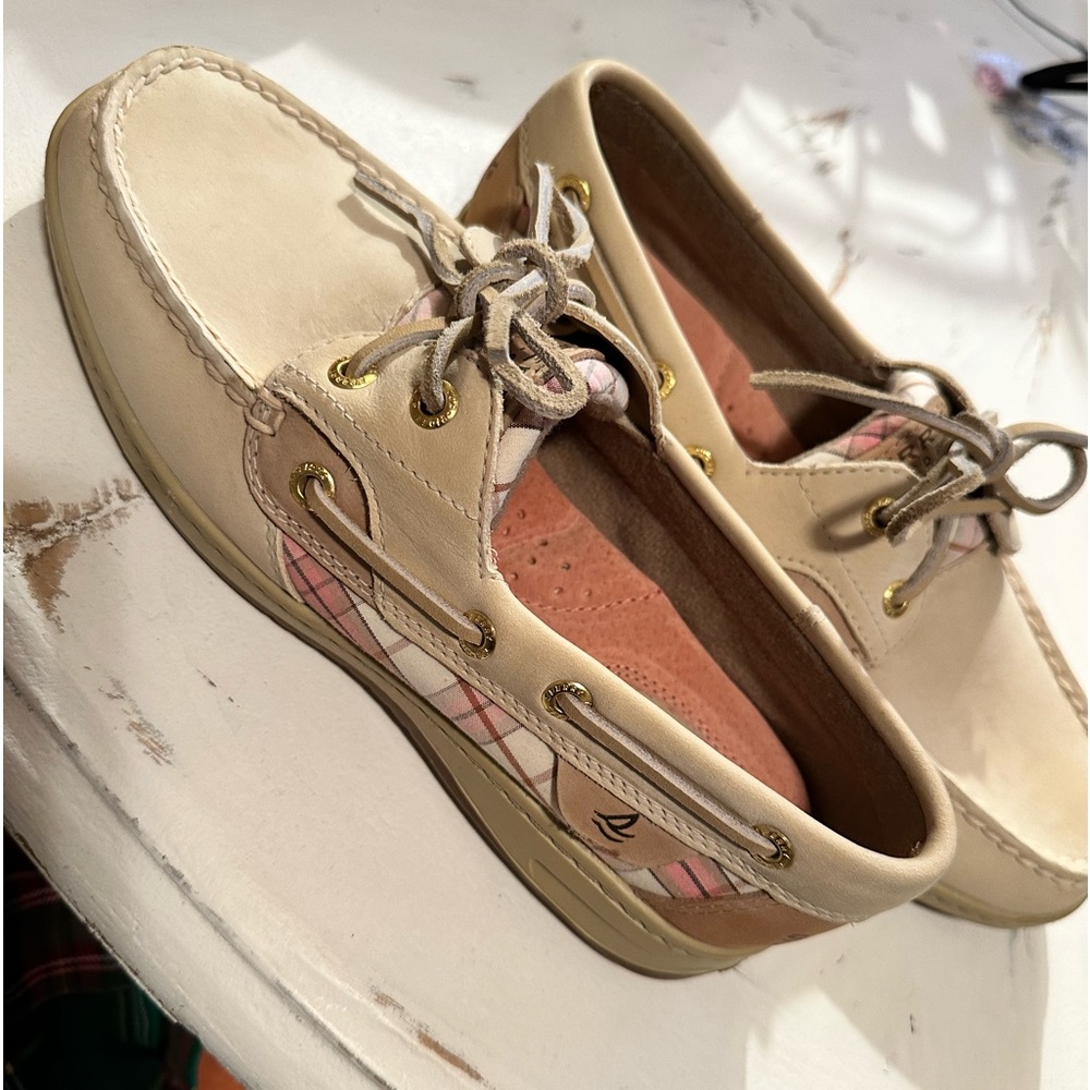 Sperry Topsiders Women’s 7 pink plaid. Great condition.